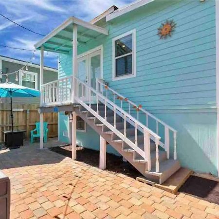 Villa Hidden Hideaway! Bungalow 2 Blocks From The Beach! Sleeps 3 à Galveston Extérieur photo