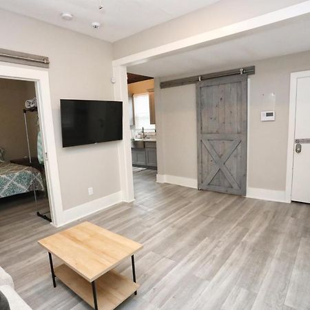Villa Hidden Hideaway! Bungalow 2 Blocks From The Beach! Sleeps 3 à Galveston Extérieur photo