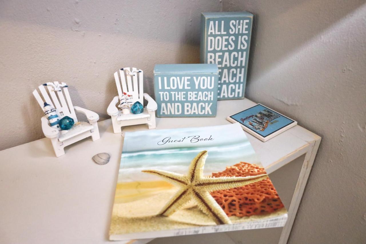 Villa Hidden Hideaway! Bungalow 2 Blocks From The Beach! Sleeps 3 à Galveston Extérieur photo