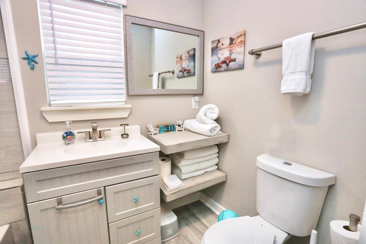 Villa Hidden Hideaway! Bungalow 2 Blocks From The Beach! Sleeps 3 à Galveston Extérieur photo